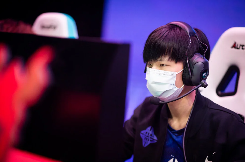 莱比锡发布备战花絮，窗口期状态回暖，CBA常规赛任务艰巨，临场指挥获称赞的简单介绍